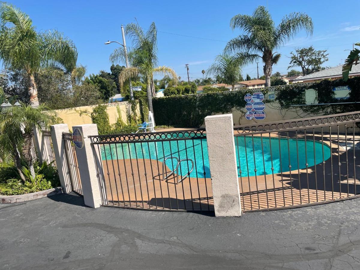 Legacy Inn & Suites Anaheim Exterior foto