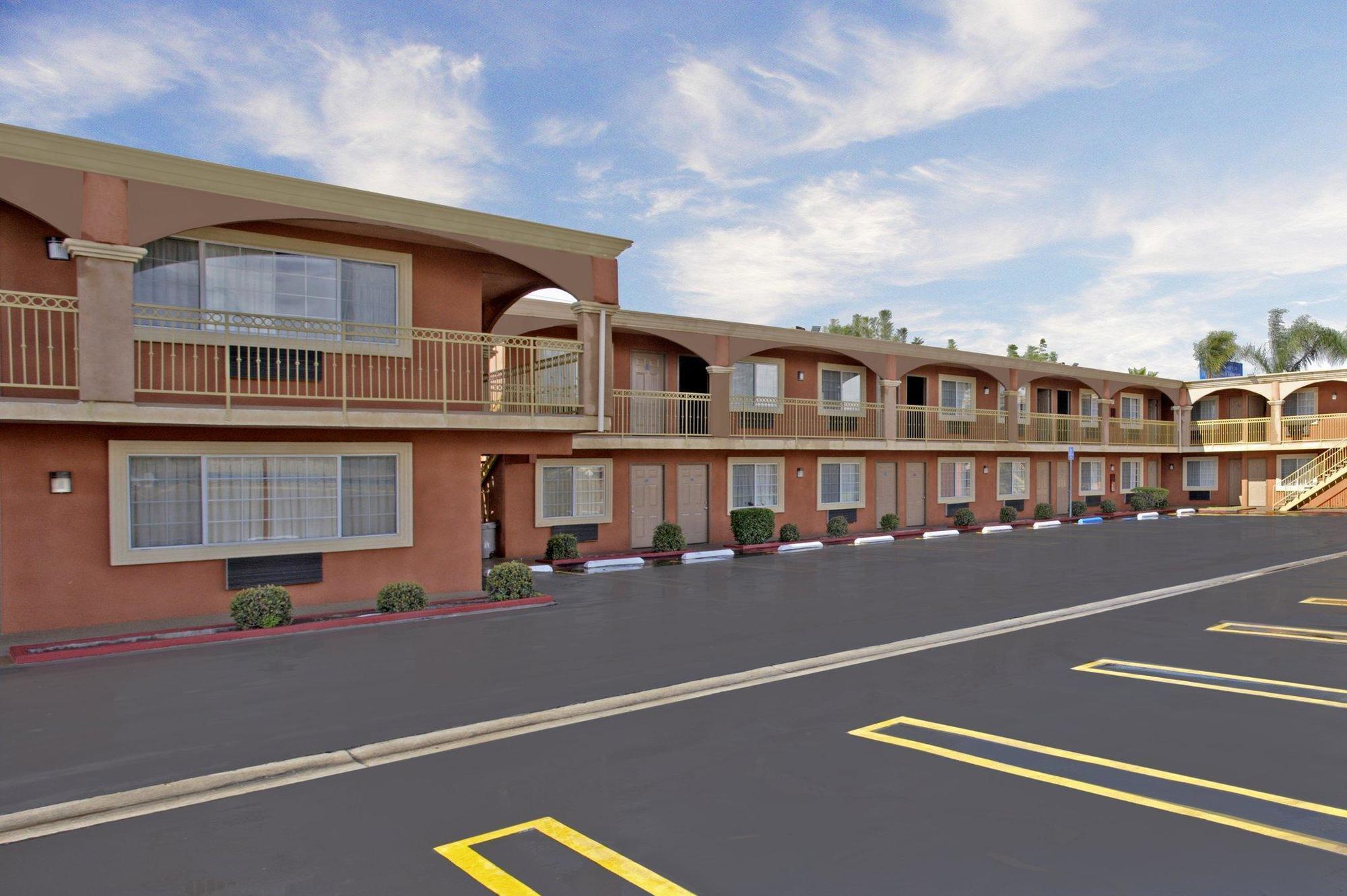 Legacy Inn & Suites Anaheim Exterior foto